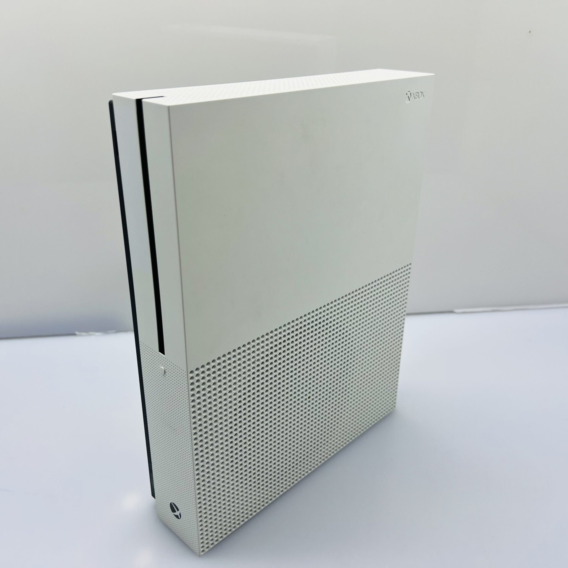 Microsoft Xbox One S 500GB White + HDMI Cable + Power Cable + Controller + 3 Games (Condition: Good) - Image 3