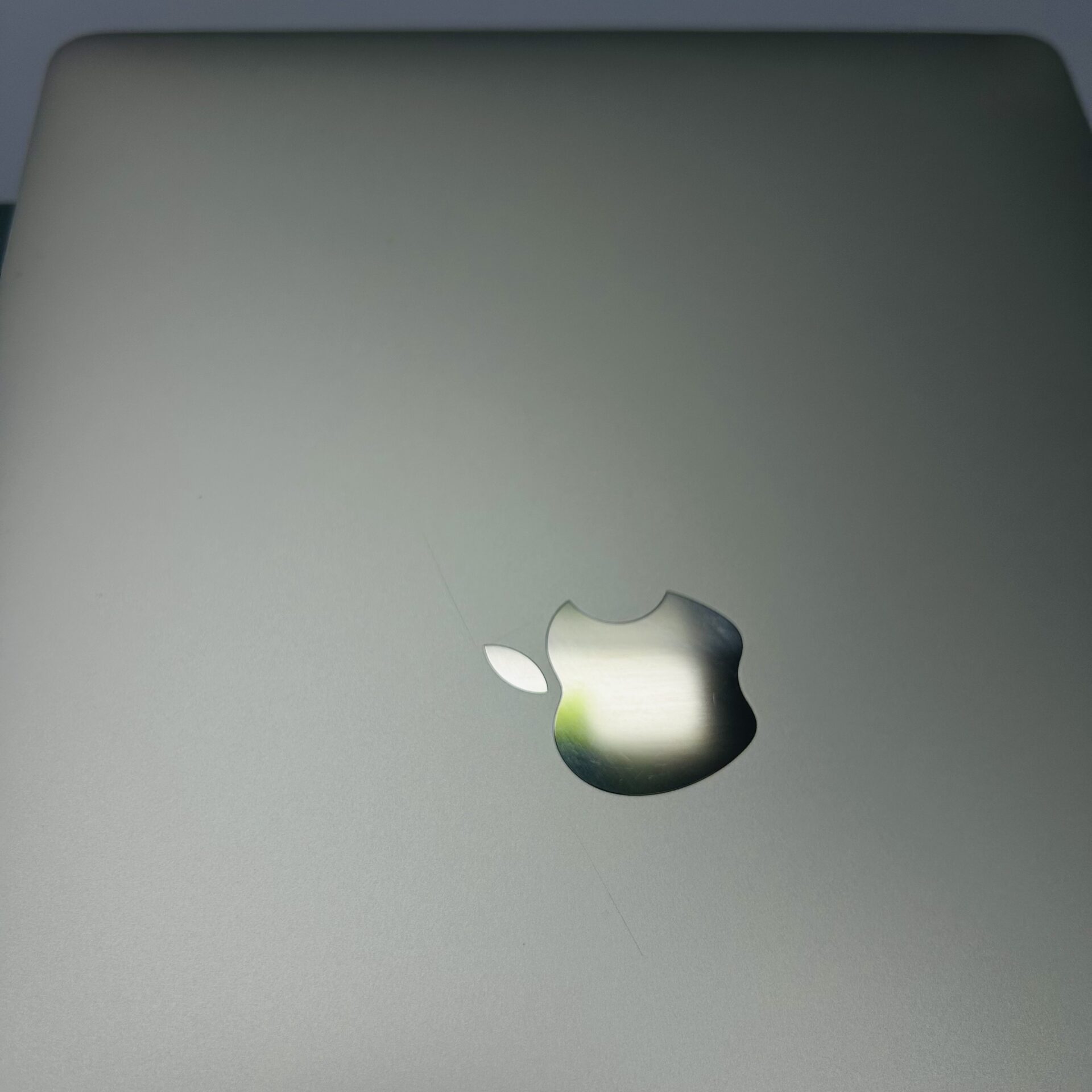 Apple MacBook Pro 13-inch "Core i5" 2.0GHz (2020/Touchbar) 16GB RAM 1TB SSD Silver (Condition: Good) - Image 6