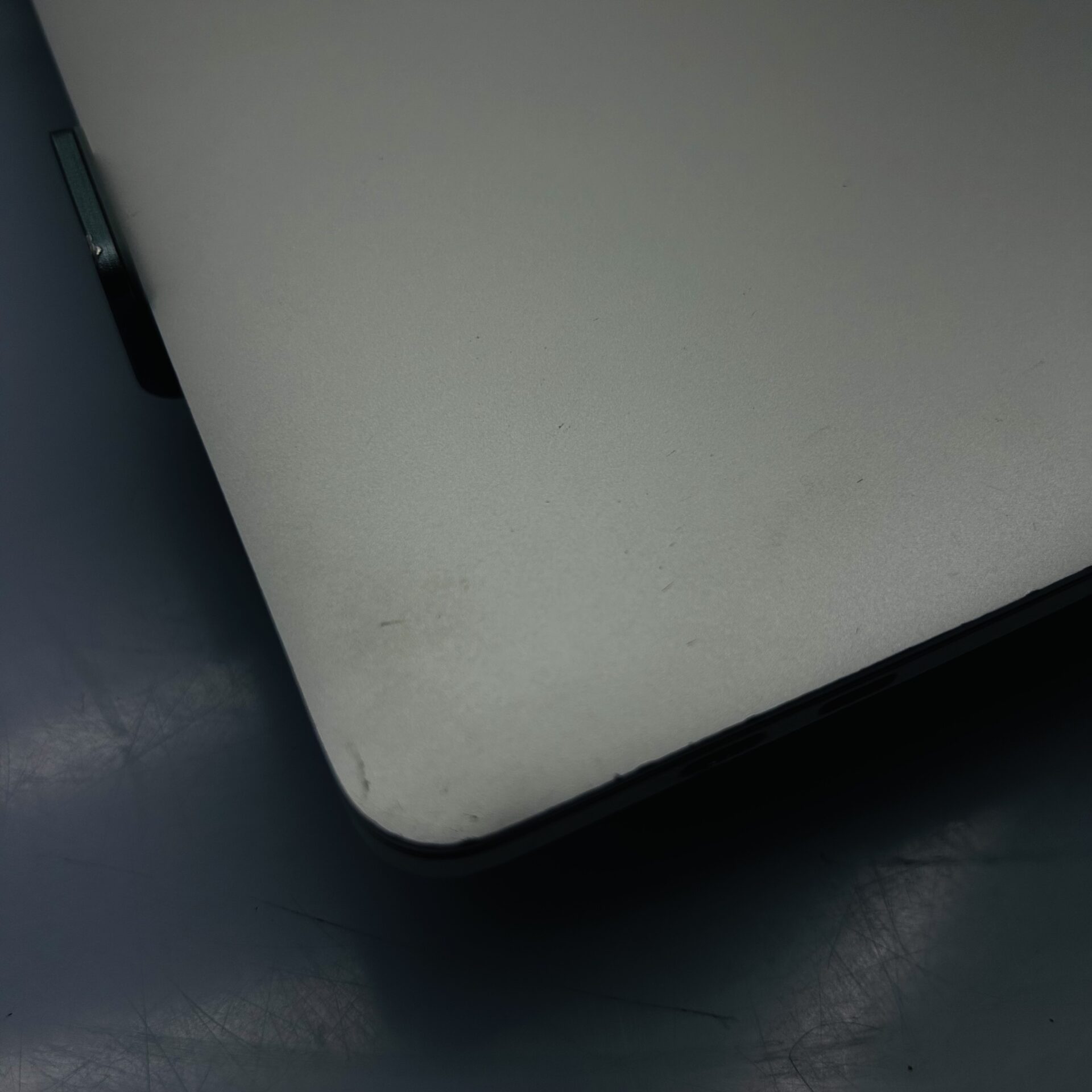 Apple MacBook Pro 13-inch "Core i5" 2.0GHz (2020/Touchbar) 16GB RAM 1TB SSD Silver (Condition: Good) - Image 9