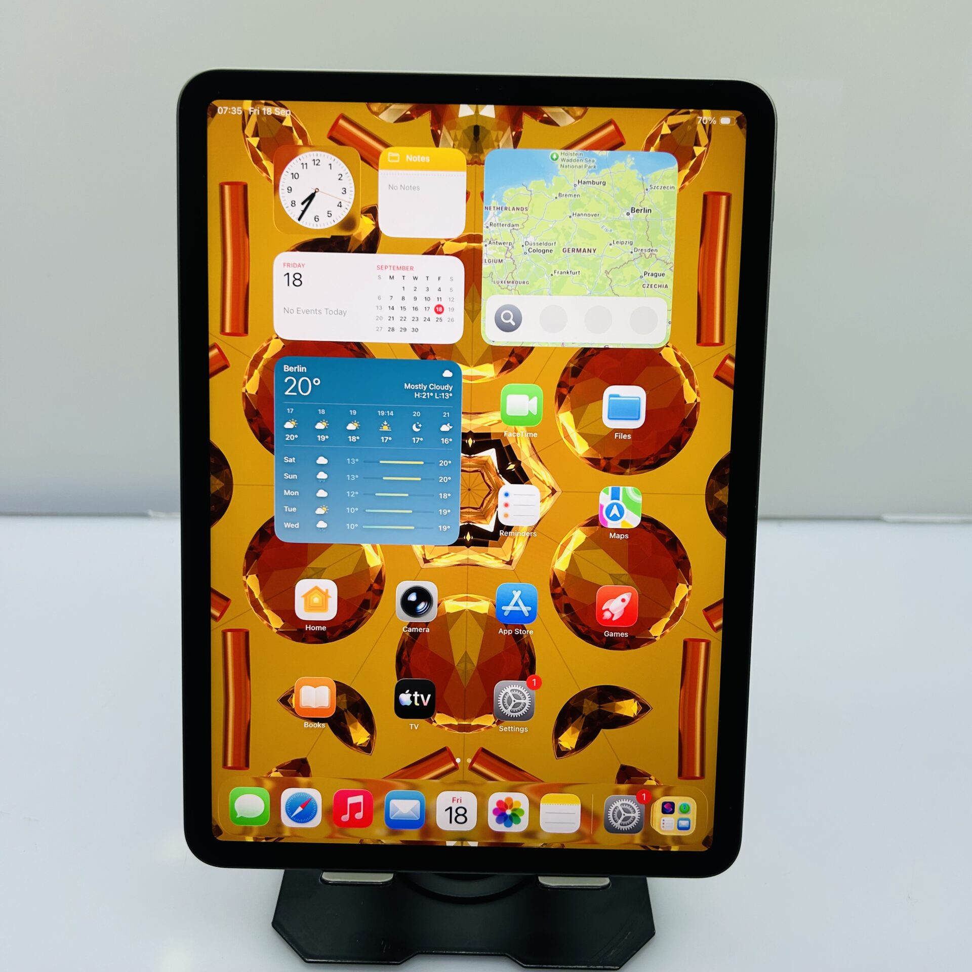 Apple iPad Pro 11-inch 2nd Gen (WiFi Only) 256GB Space Gray (Condition: Excellent) - Image 2