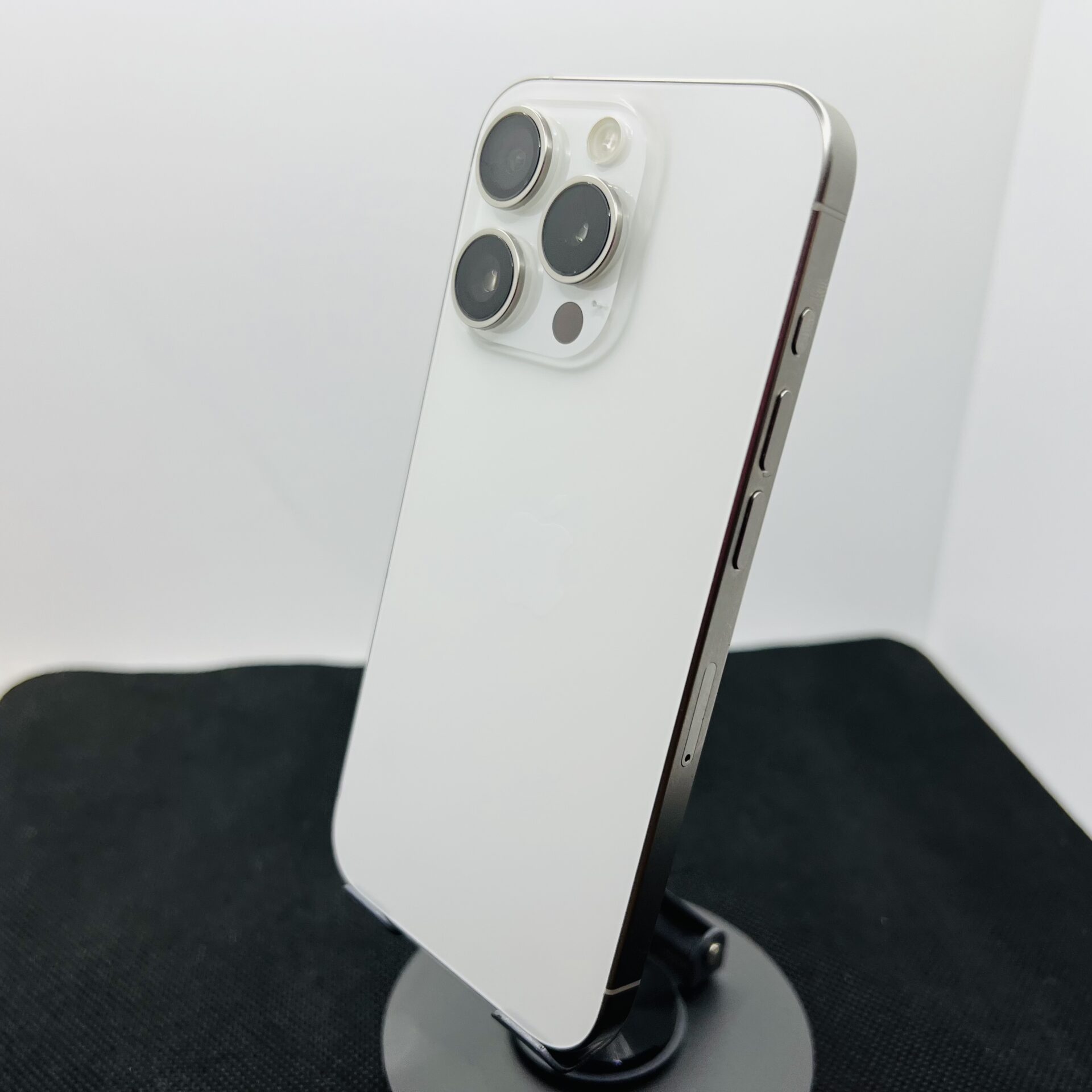 Apple iPhone 15 Pro 128GB White Titanium (Condition: Good) - Image 8