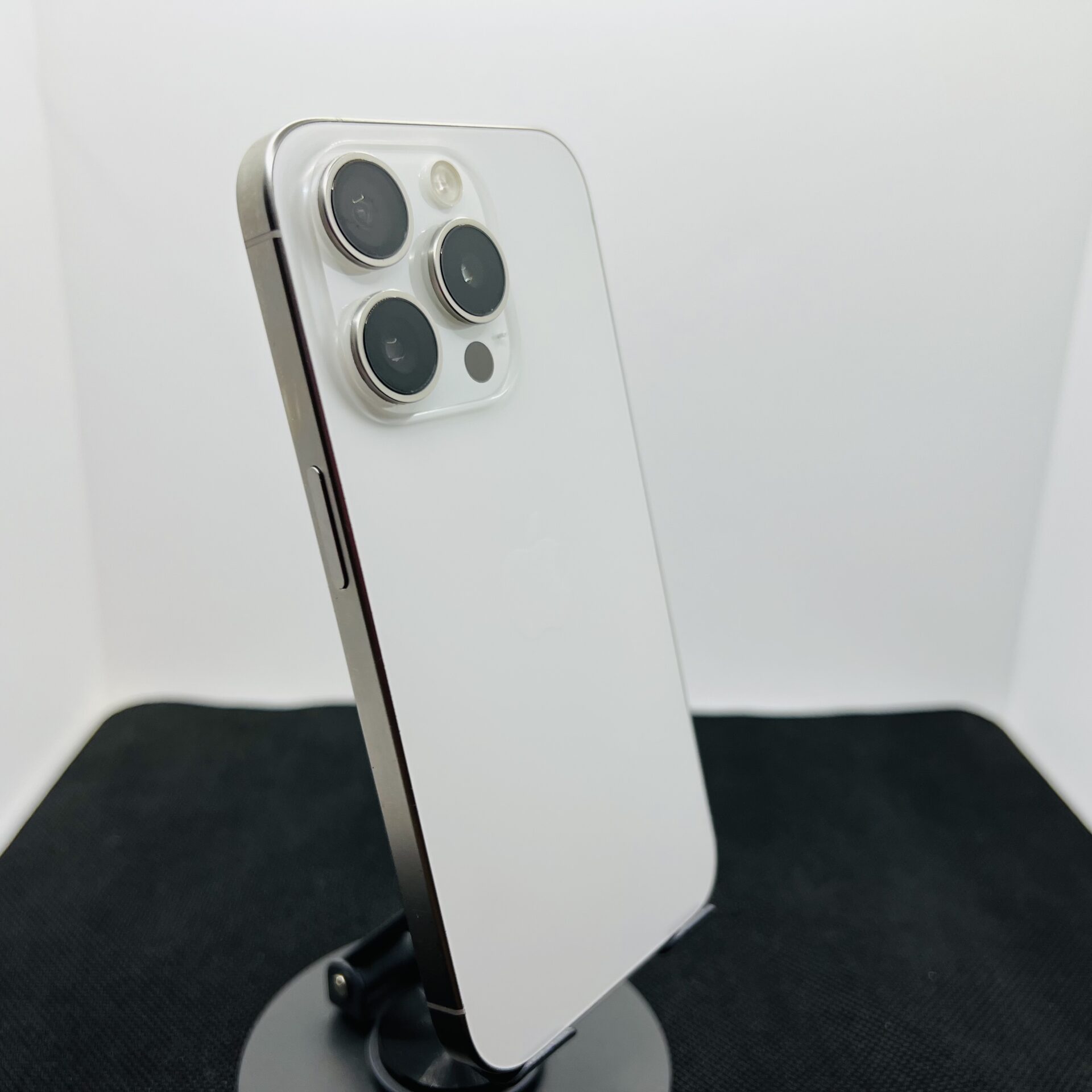 Apple iPhone 15 Pro 128GB White Titanium (Condition: Good) - Image 9