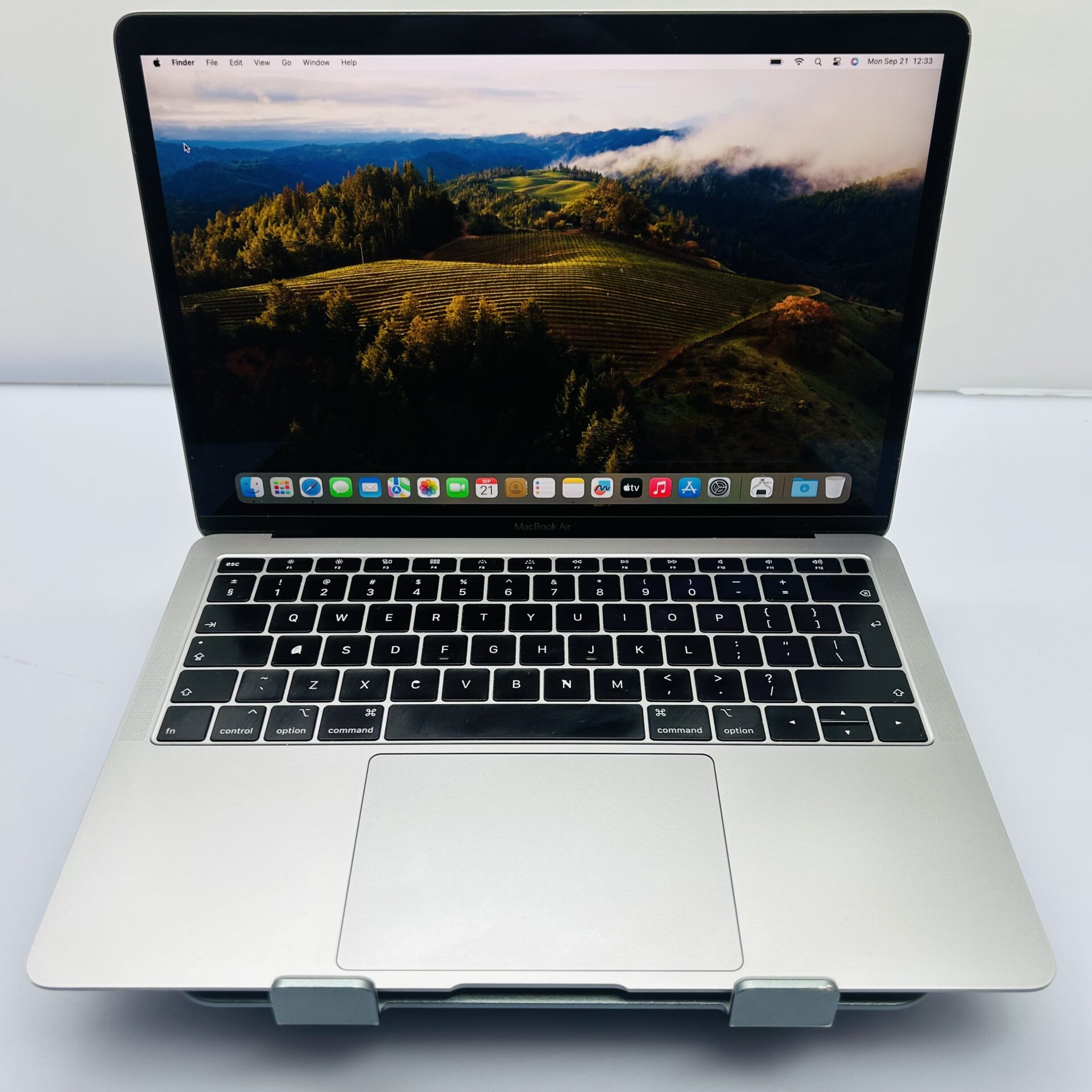 Apple MacBook Air 13-inch "Core i5" 1.6GHz (2018) 8GB RAM 256GB SSD Silver (Condition: Good) - Image 2