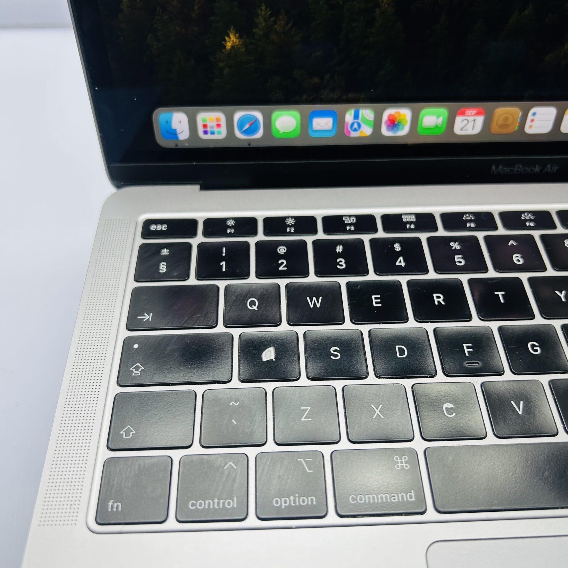 Apple MacBook Air 13-inch "Core i5" 1.6GHz (2018) 8GB RAM 256GB SSD Silver (Condition: Good) - Image 3