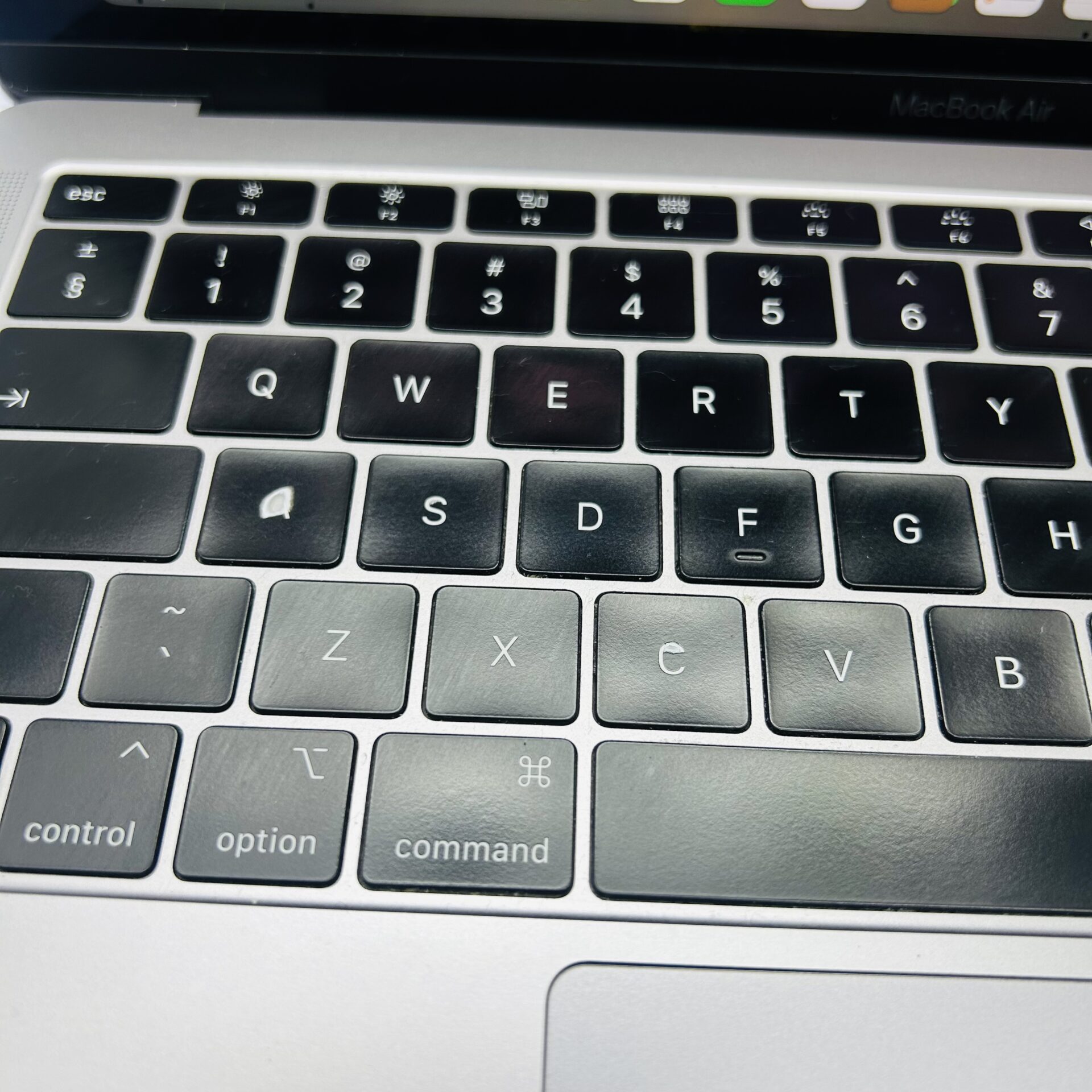 Apple MacBook Air 13-inch "Core i5" 1.6GHz (2018) 8GB RAM 256GB SSD Silver (Condition: Good) - Image 4