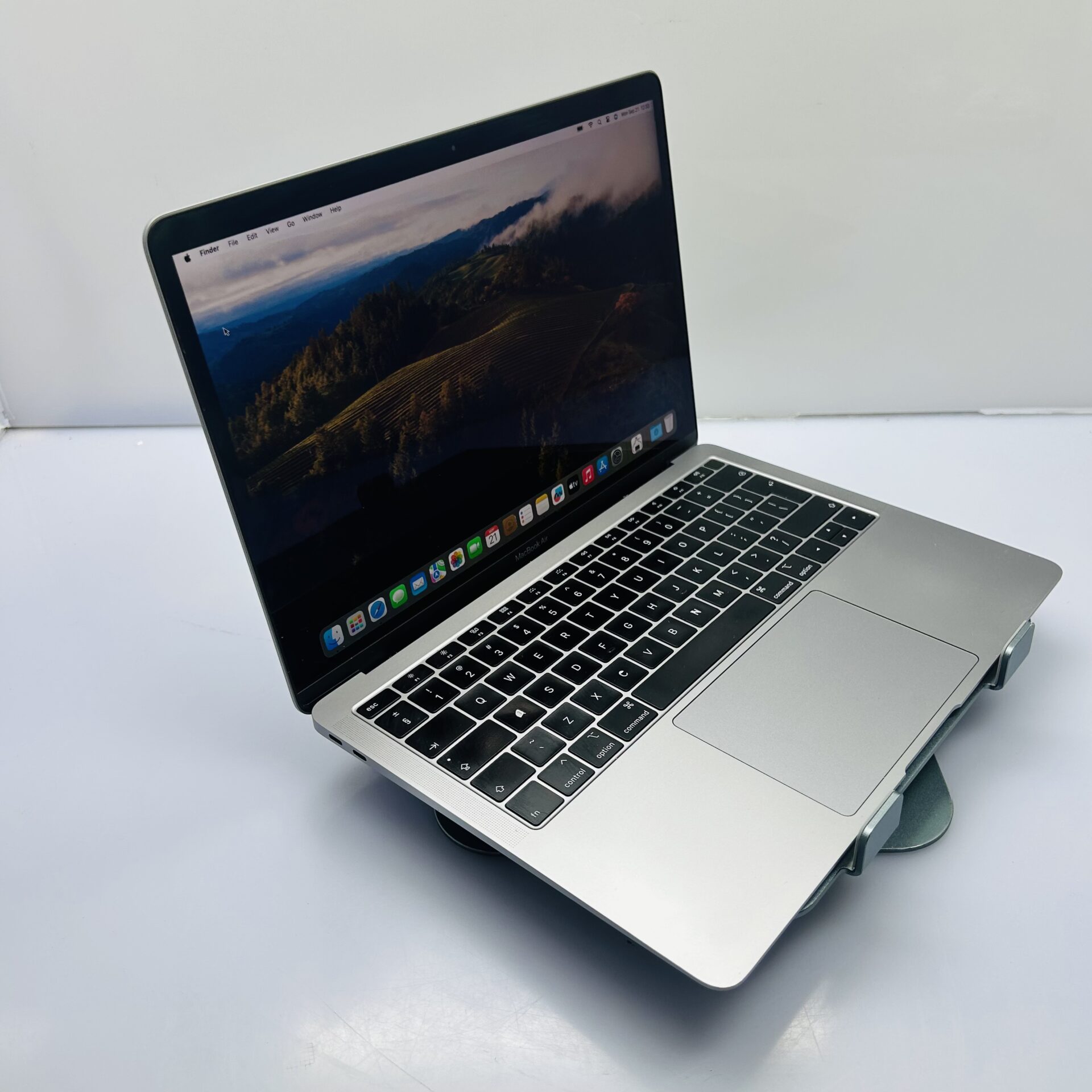 Apple MacBook Air 13-inch "Core i5" 1.6GHz (2018) 8GB RAM 256GB SSD Silver (Condition: Good) - Image 5