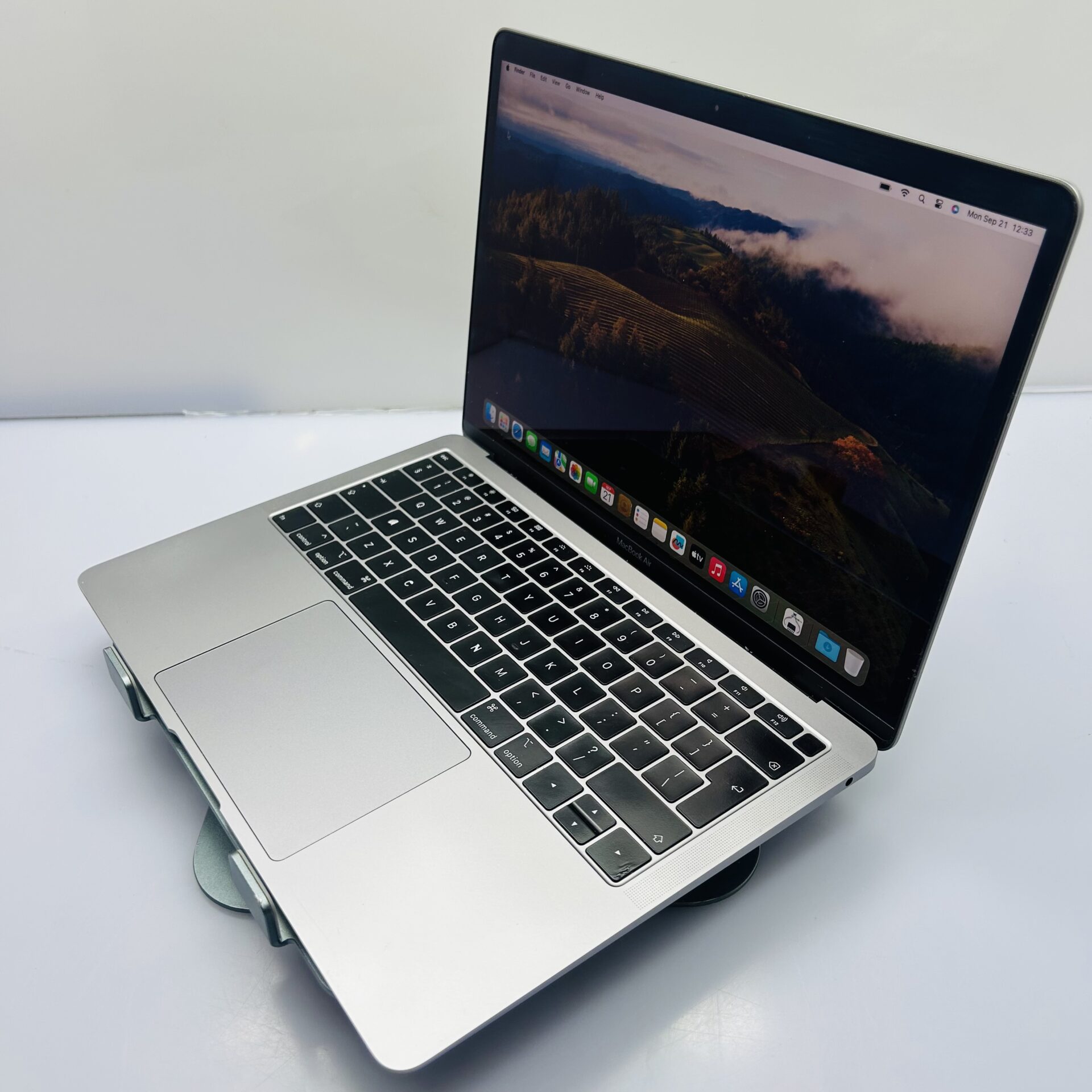 Apple MacBook Air 13-inch "Core i5" 1.6GHz (2018) 8GB RAM 256GB SSD Silver (Condition: Good) - Image 6
