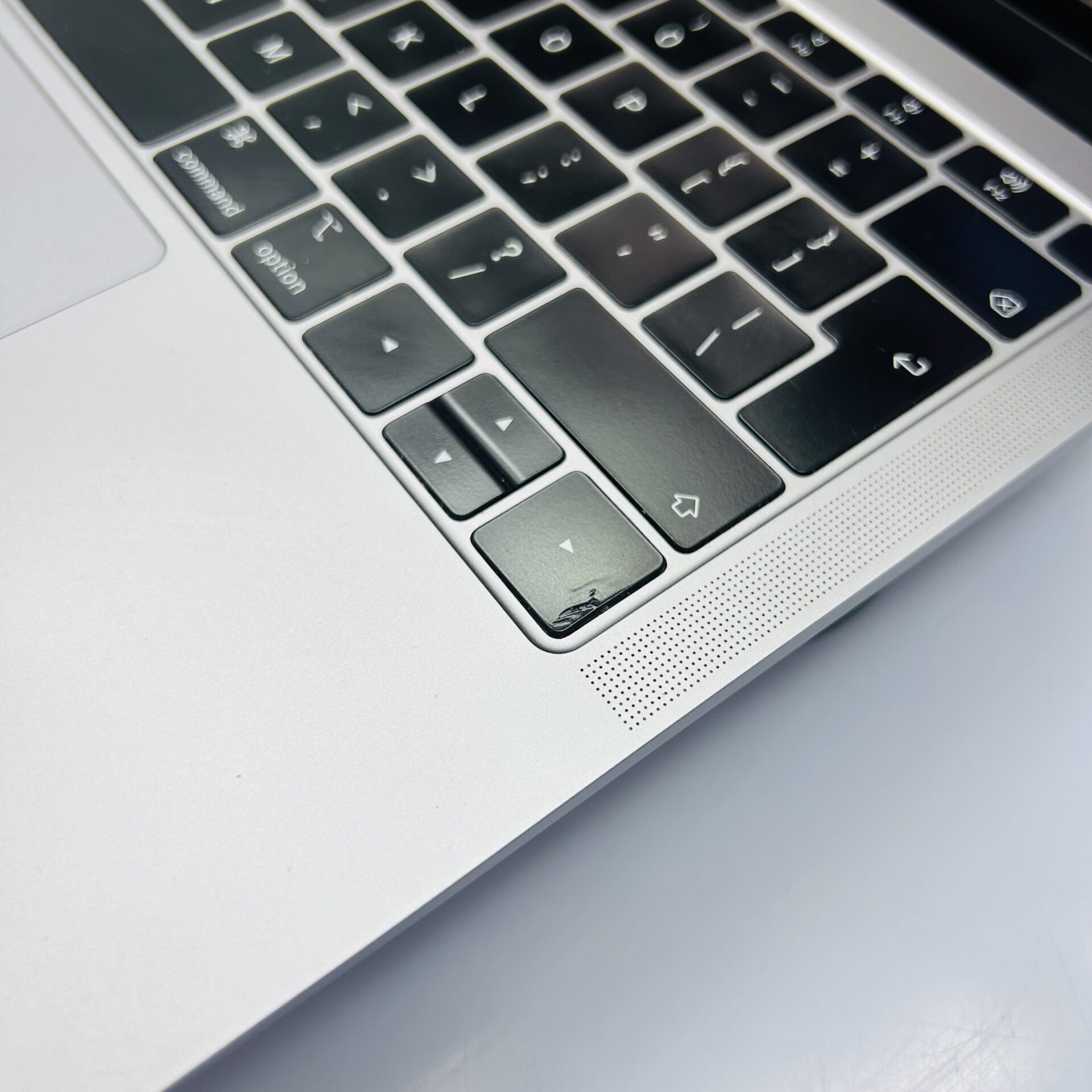 Apple MacBook Air 13-inch "Core i5" 1.6GHz (2018) 8GB RAM 256GB SSD Silver (Condition: Good) - Image 7