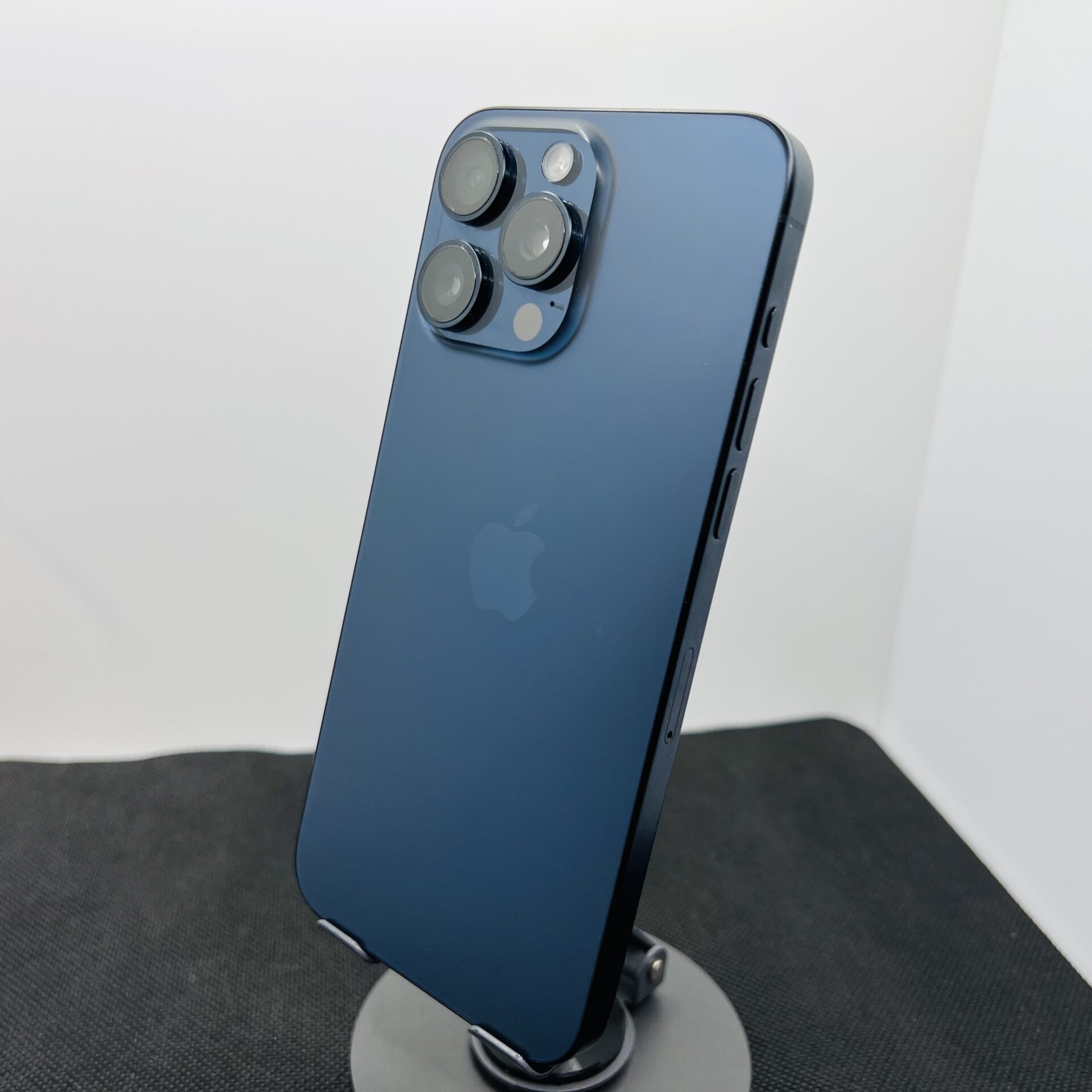 Apple iPhone 15 Pro Max 256GB Blue Titanium (Condition: Good) - Image 8