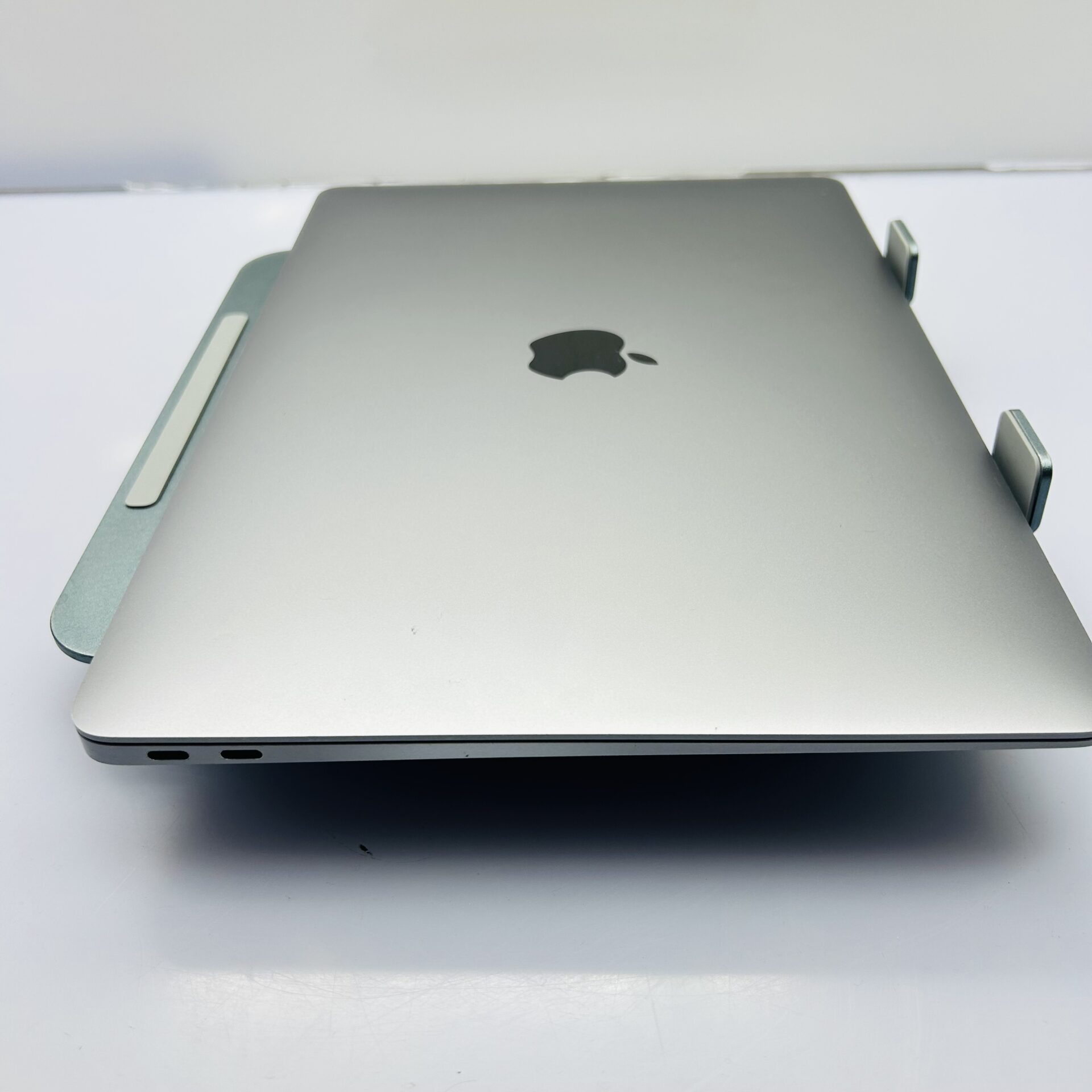 Apple MacBook Air 13-inch "Core i5" 1.6GHz (2018) 8GB RAM 256GB SSD Silver (Condition: Good) - Image 9
