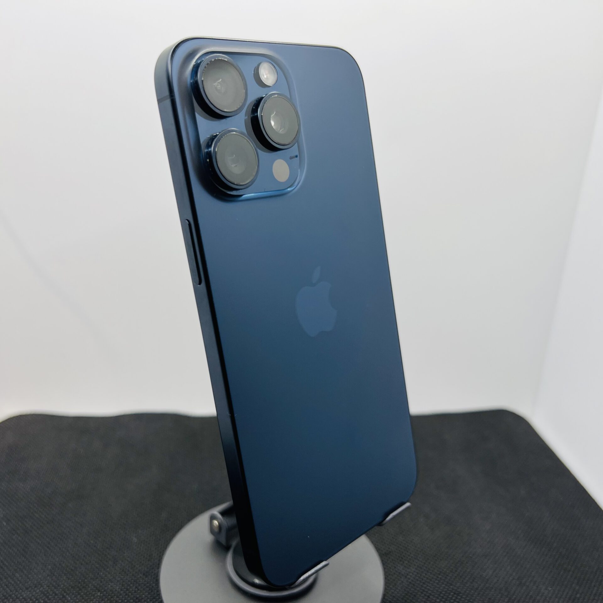 Apple iPhone 15 Pro Max 256GB Blue Titanium (Condition: Good) - Image 9