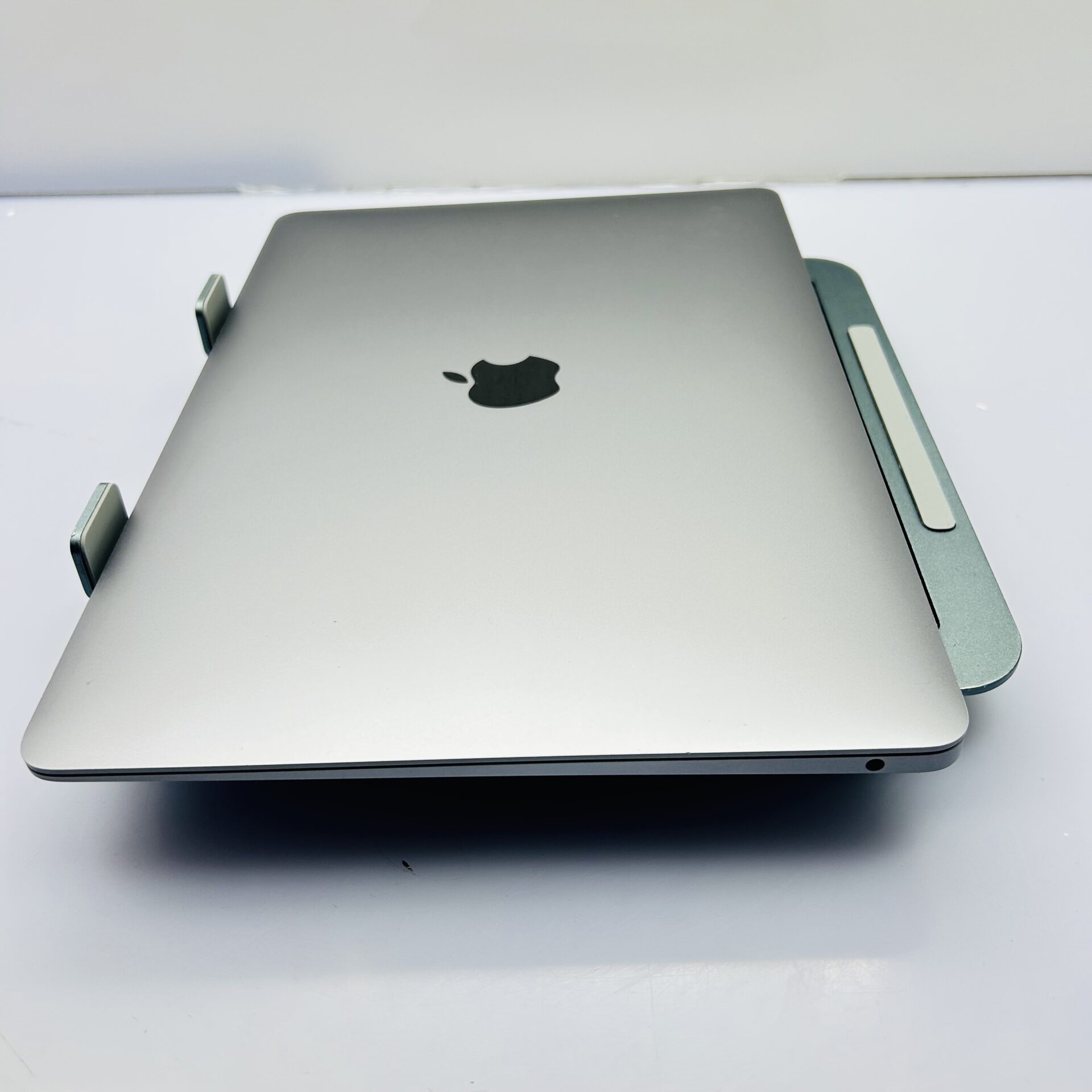 Apple MacBook Air 13-inch "Core i5" 1.6GHz (2018) 8GB RAM 256GB SSD Silver (Condition: Good) - Image 10