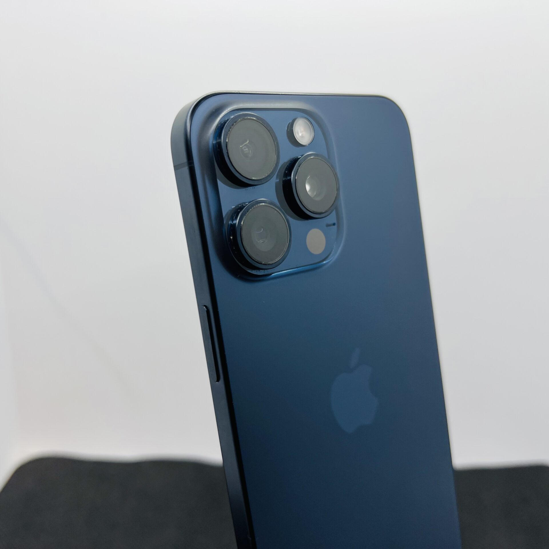 Apple iPhone 15 Pro Max 256GB Blue Titanium (Condition: Good) - Image 10