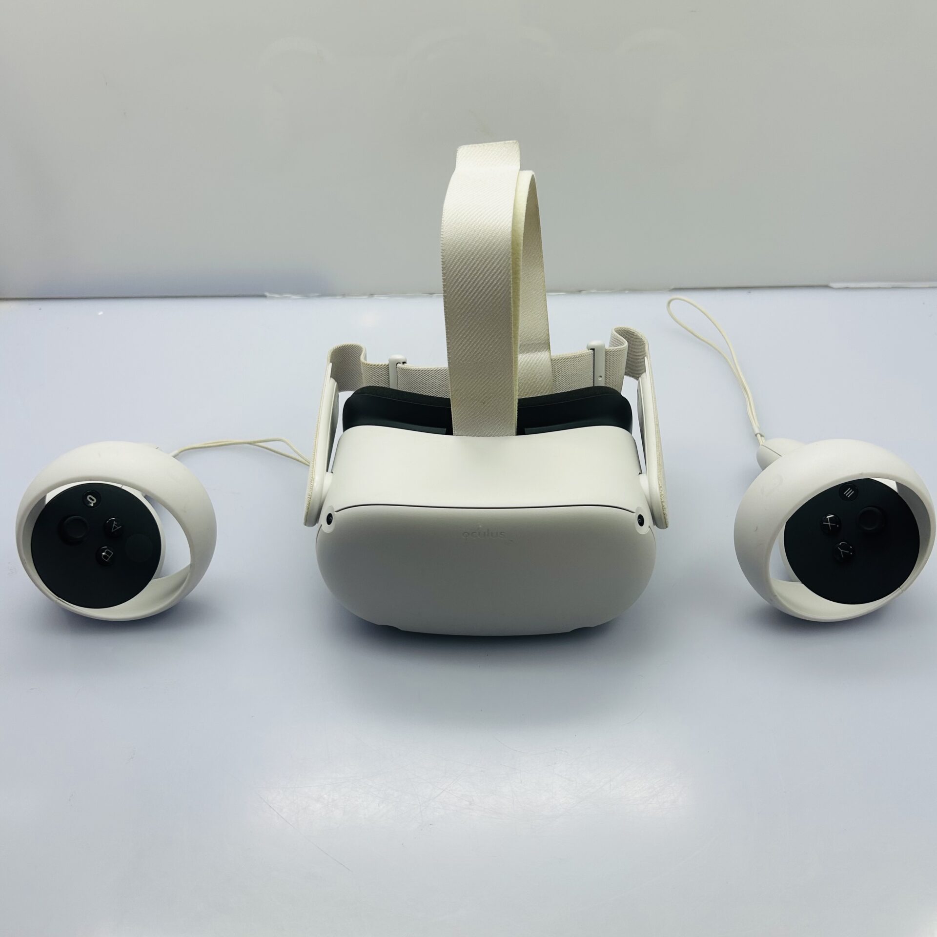 Meta Oculus Quest 2 128GB White - Fast Battery Drain (Condition: Good) - Image 2