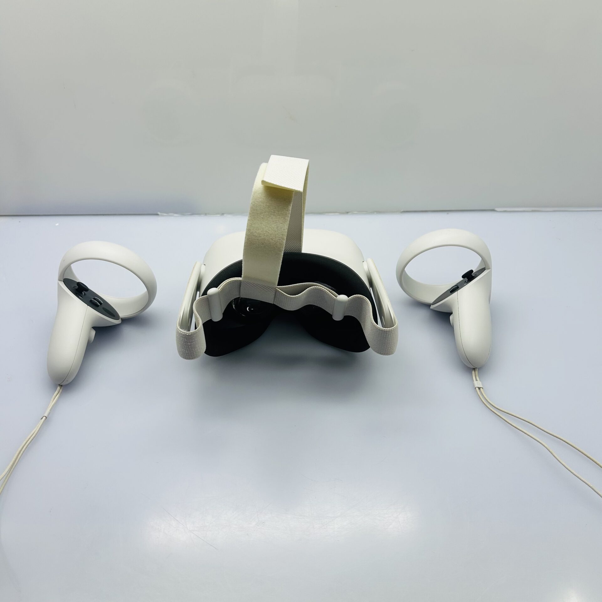 Meta Oculus Quest 2 128GB White - Fast Battery Drain (Condition: Good) - Image 3