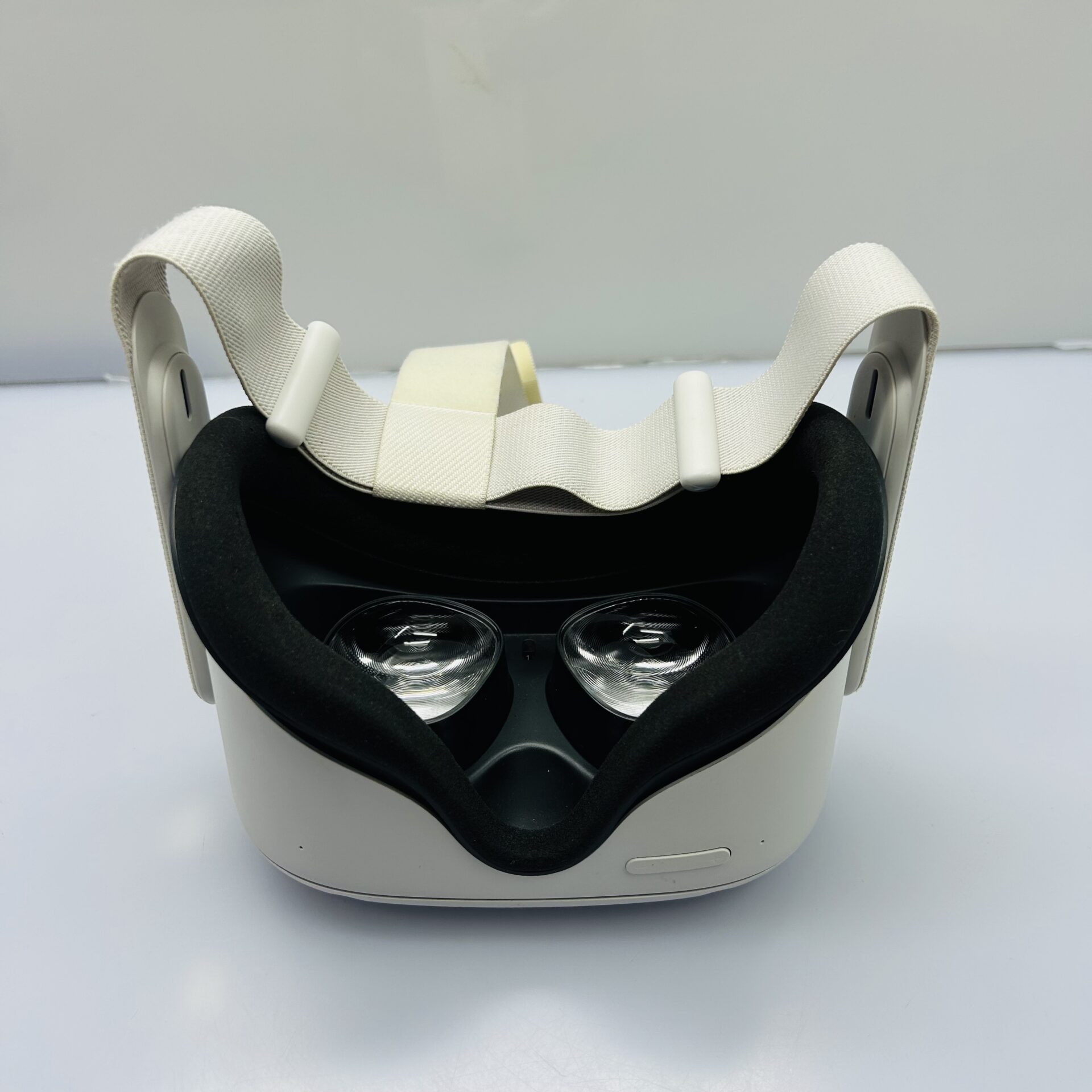 Meta Oculus Quest 2 128GB White - Fast Battery Drain (Condition: Good) - Image 4