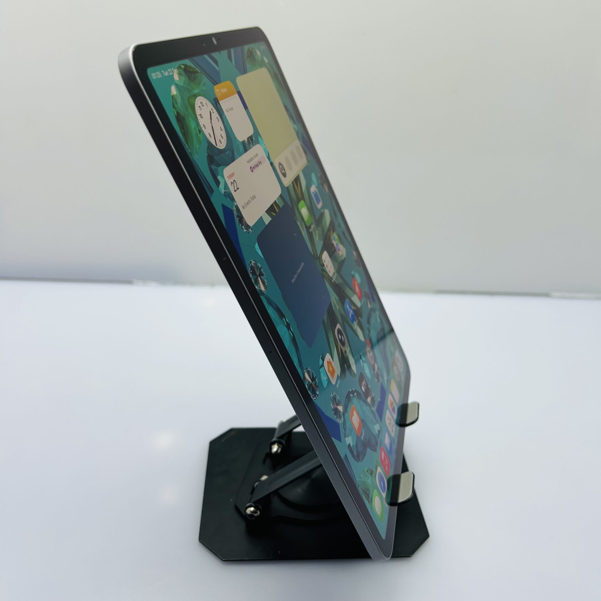 Apple iPad Pro 11" 4th Gen (WiFi Only) 256GB Space Gray (Condition: Good) - Image 4