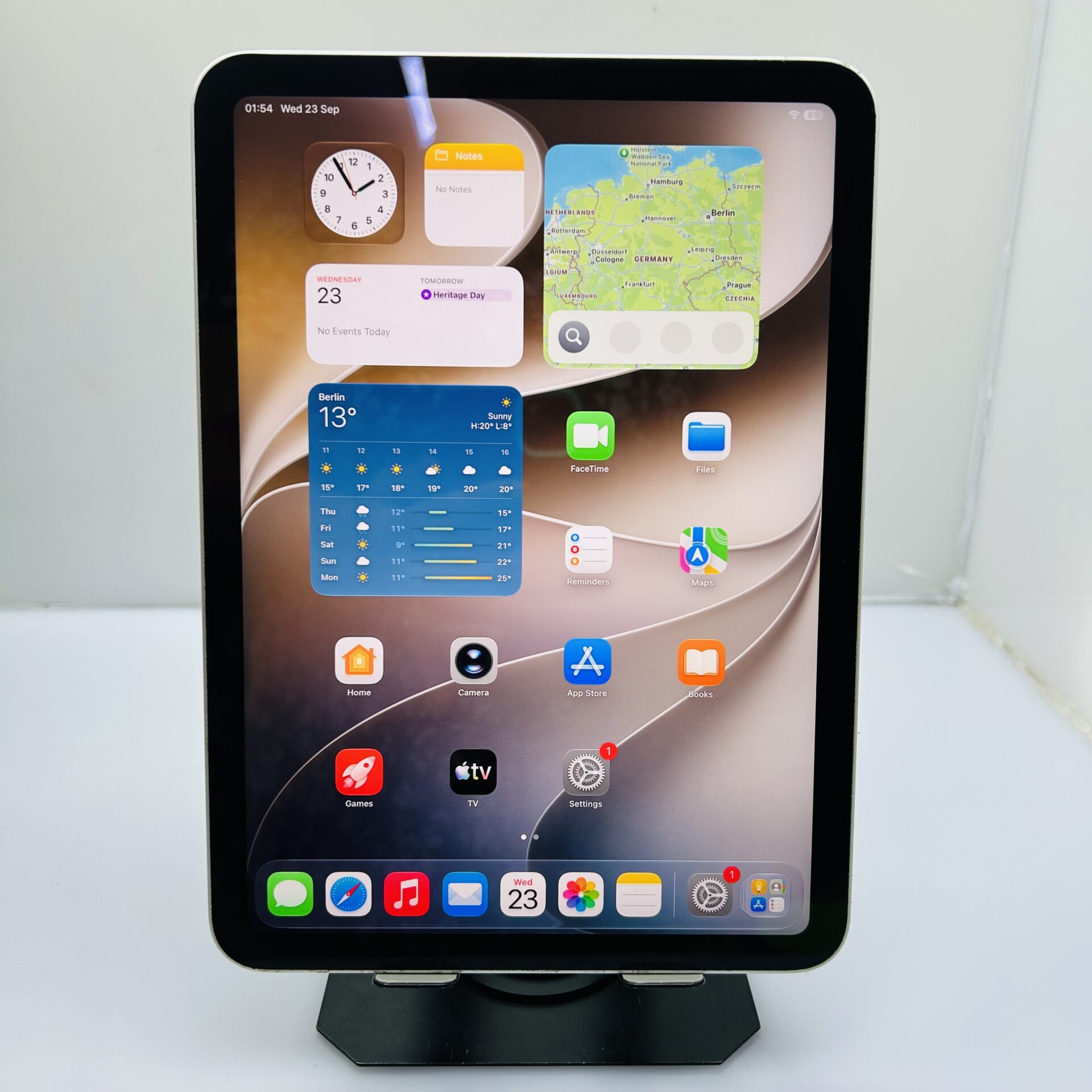 Apple iPad 10.2 10th Gen 64GB (WiFi Only) Silver (Condition: Good) - Image 2