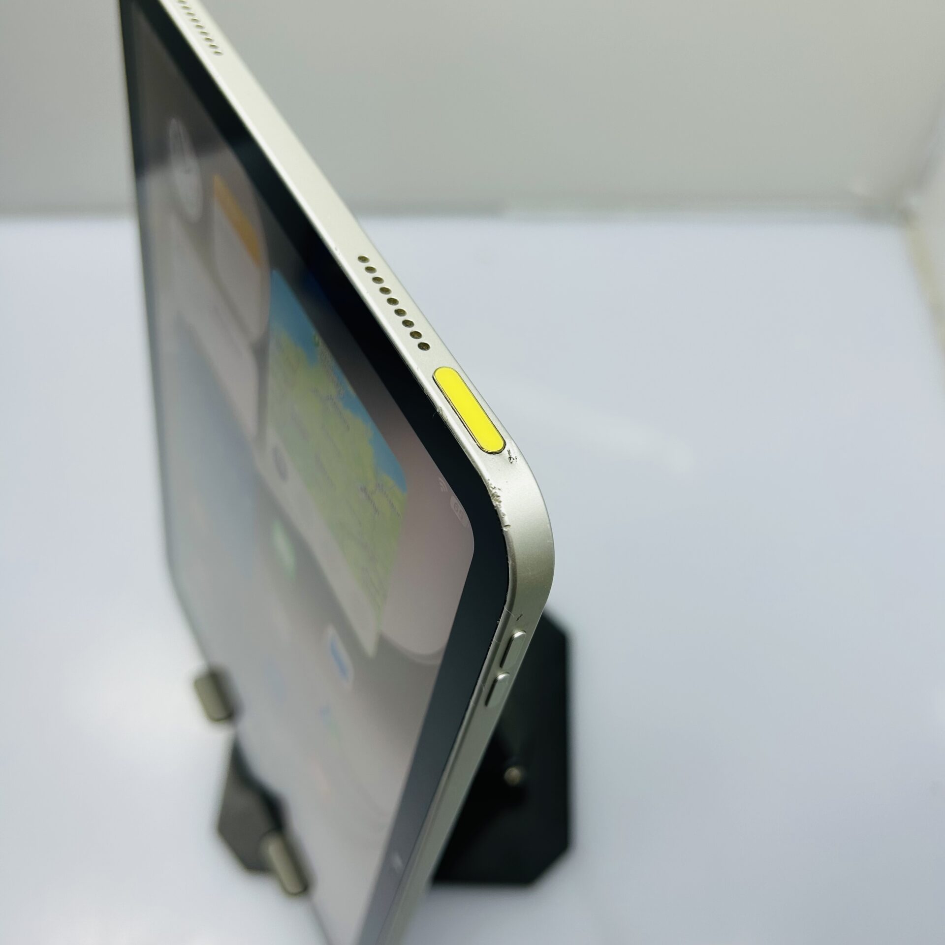 Apple iPad 10.2 10th Gen 64GB (WiFi Only) Silver (Condition: Good) - Image 4