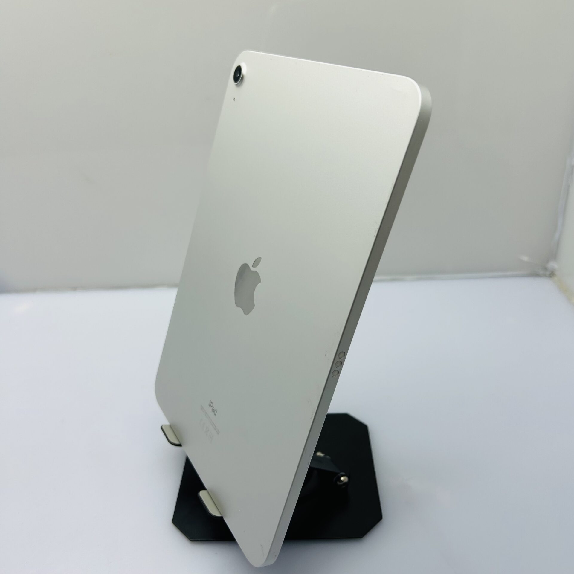 Apple iPad 10.2 10th Gen 64GB (WiFi Only) Silver (Condition: Good) - Image 9