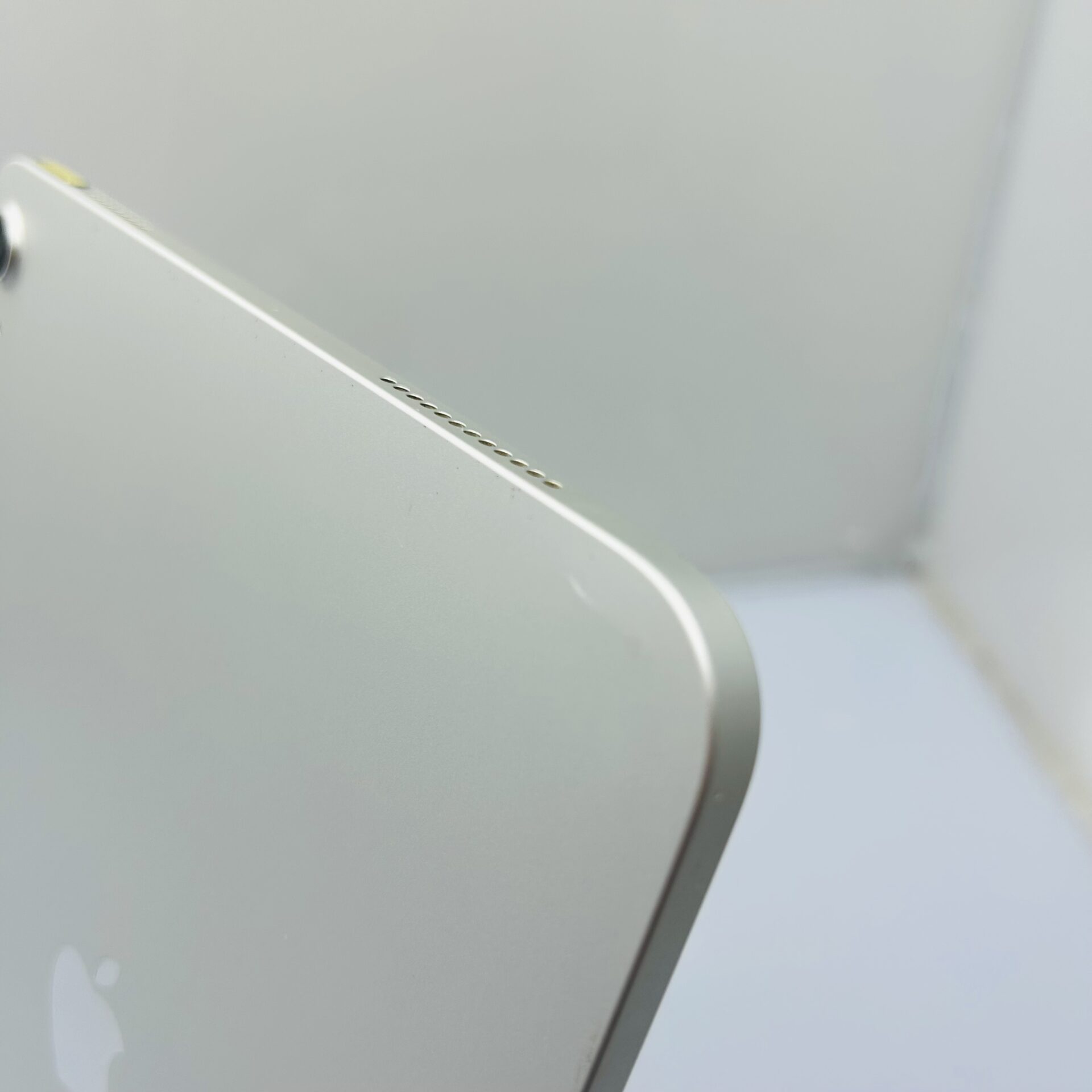 Apple iPad 10.2 10th Gen 64GB (WiFi Only) Silver (Condition: Good) - Image 10