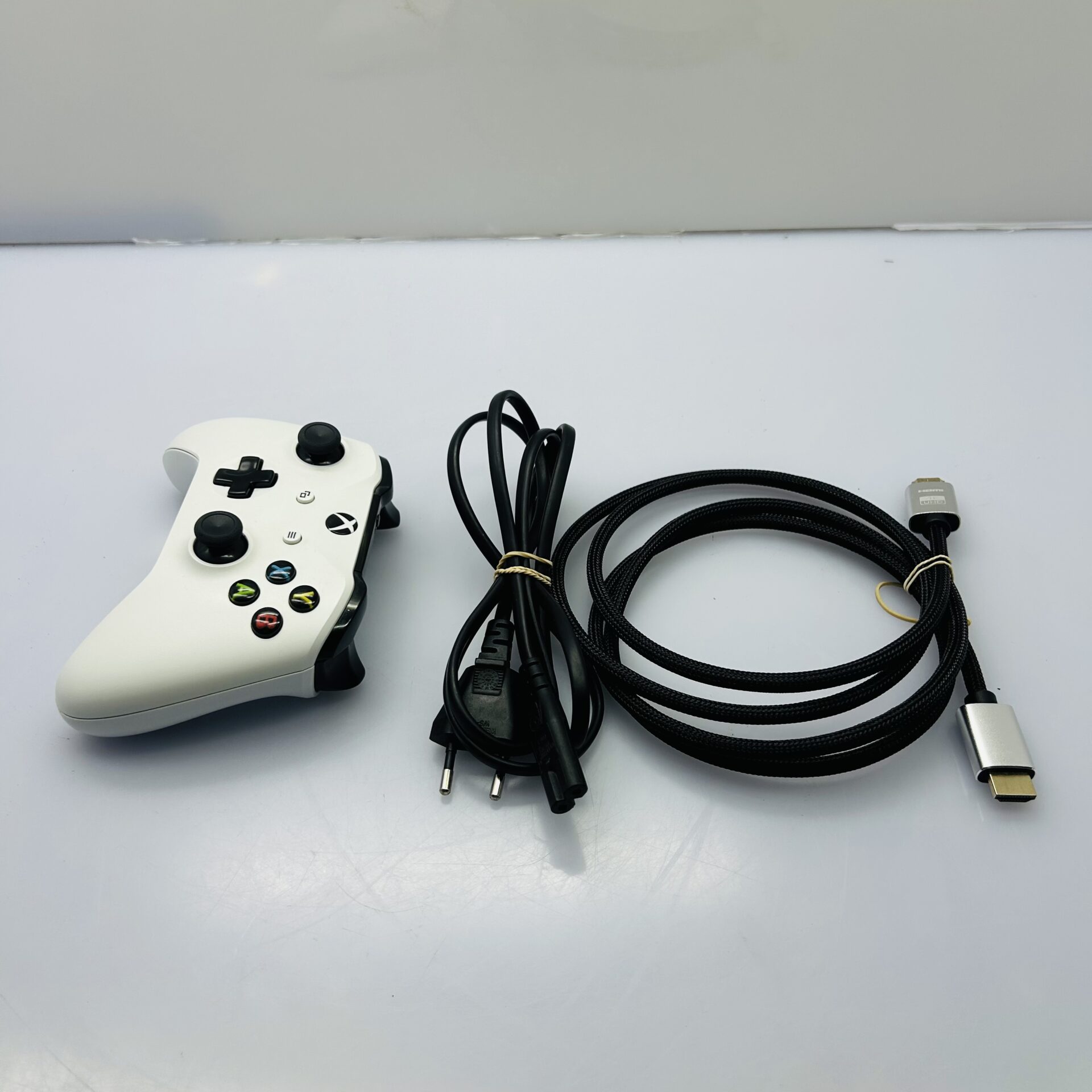 Microsoft Xbox One S 1TB White + 1 Power cable + HDMI cable + 1x Xbox controller + 3x Xbox One Games (Condition: Good) - Image 12