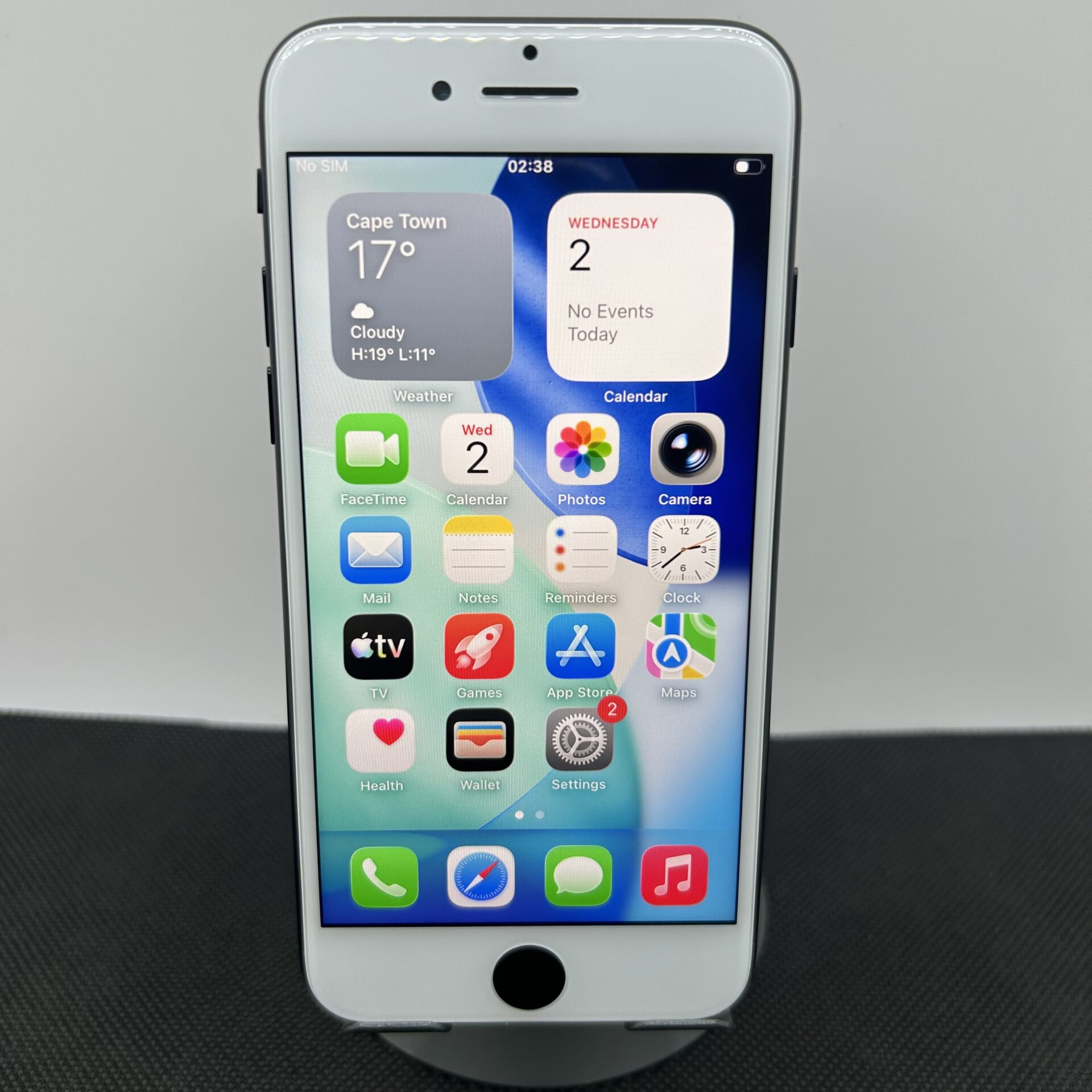 Apple iPhone SE (2020) 128GB Black/White (Condition: Good) - Image 2