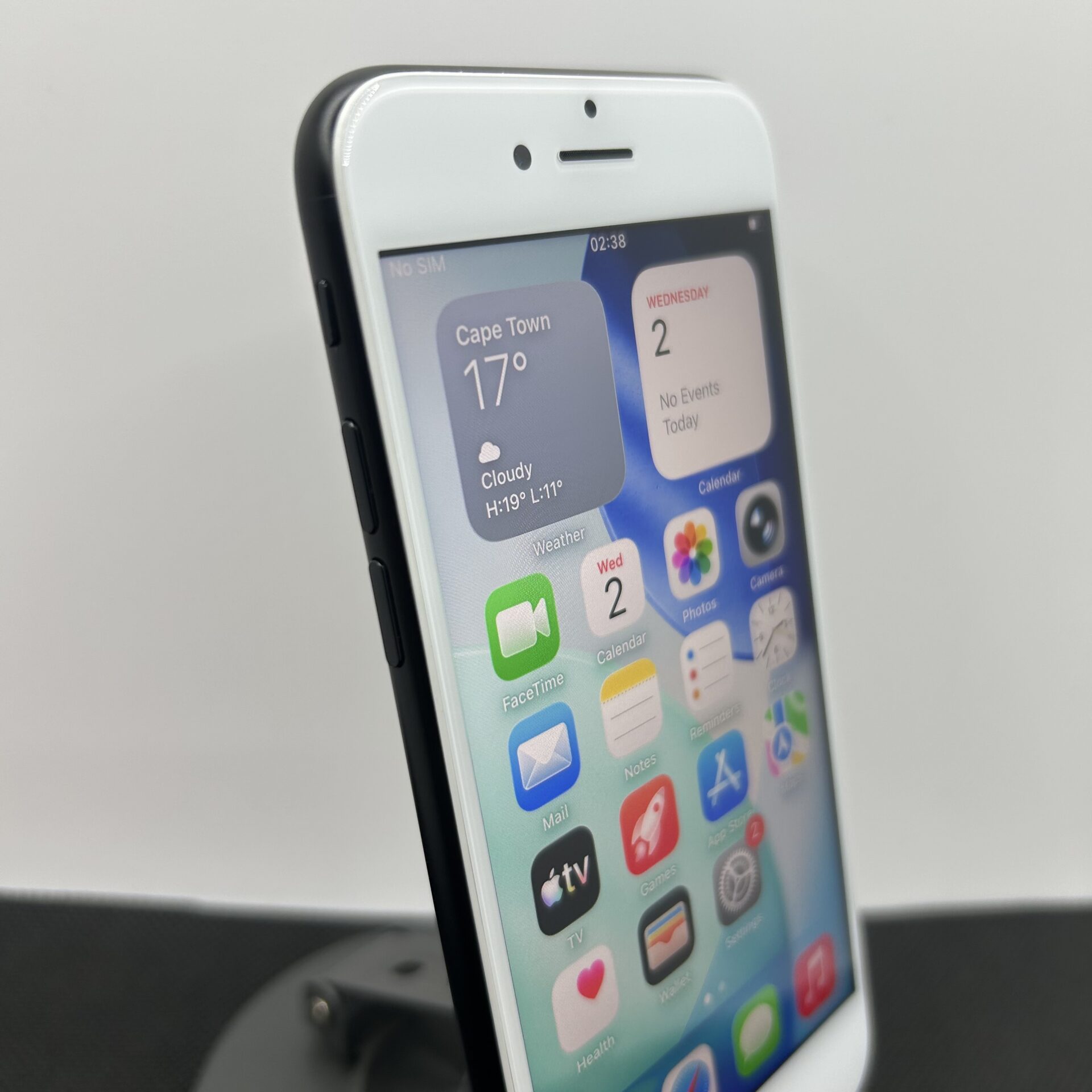 Apple iPhone SE (2020) 128GB Black/White (Condition: Good) - Image 4