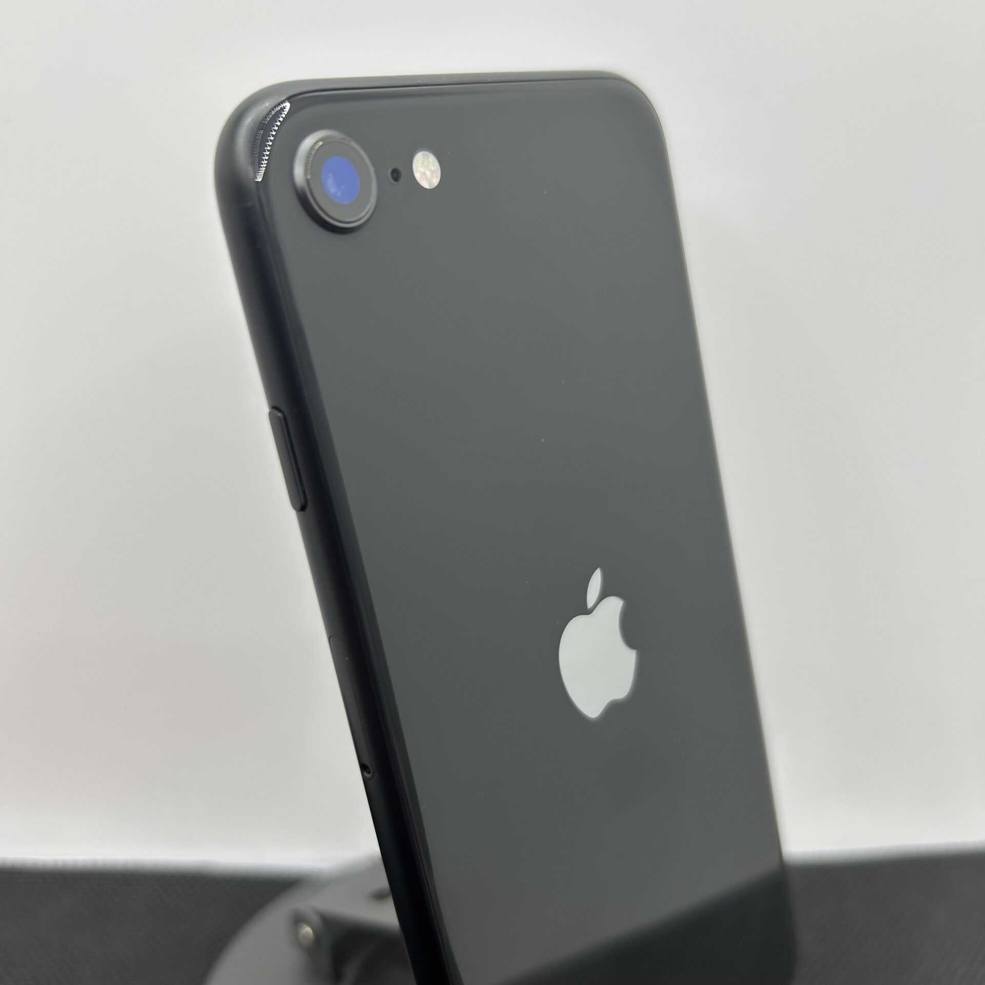 Apple iPhone SE (2020) 128GB Black/White (Condition: Good) - Image 8