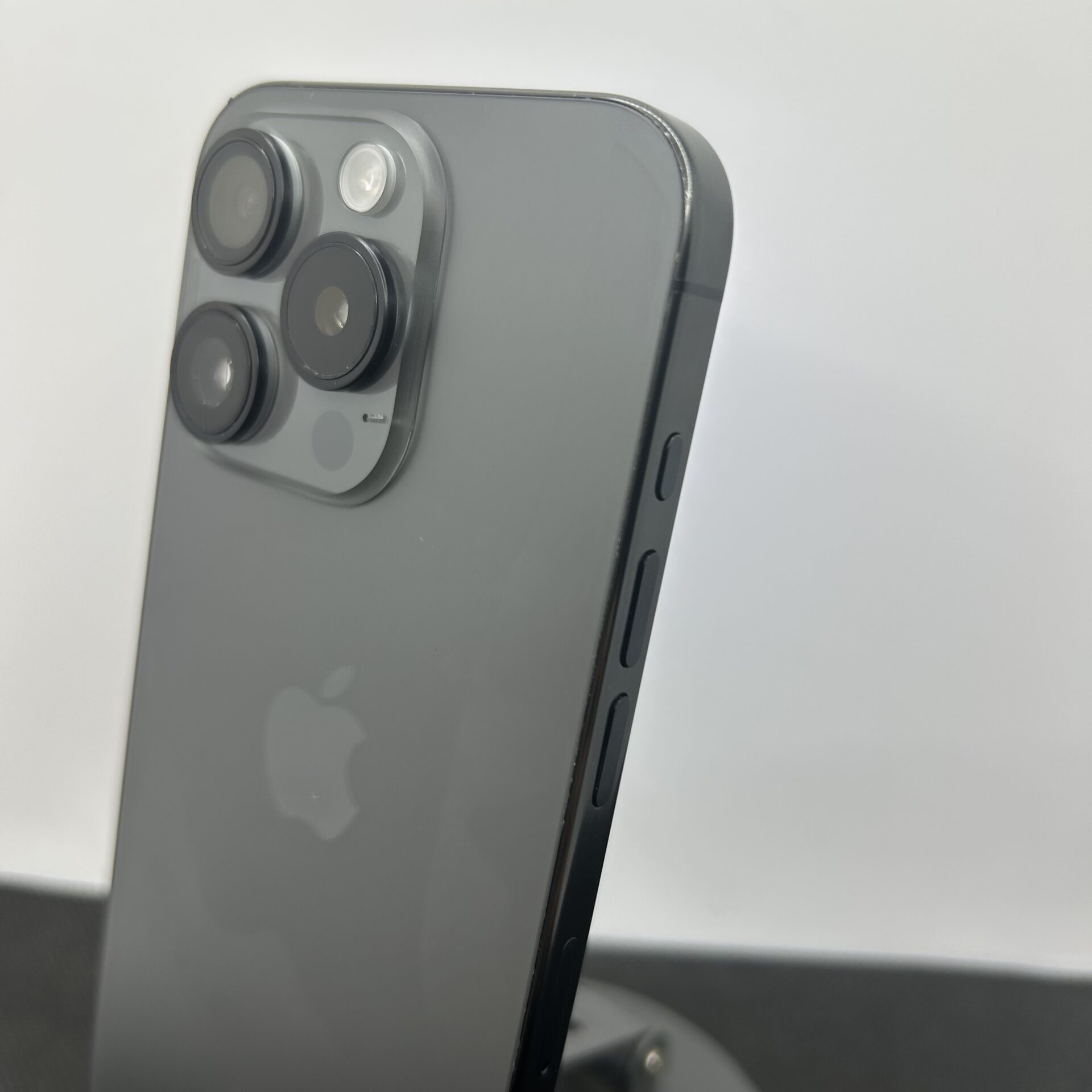 Apple iPhone 15 Pro 128GB Black Titanium – No NFC (Tap To Pay) (Condition: Good) - Image 10