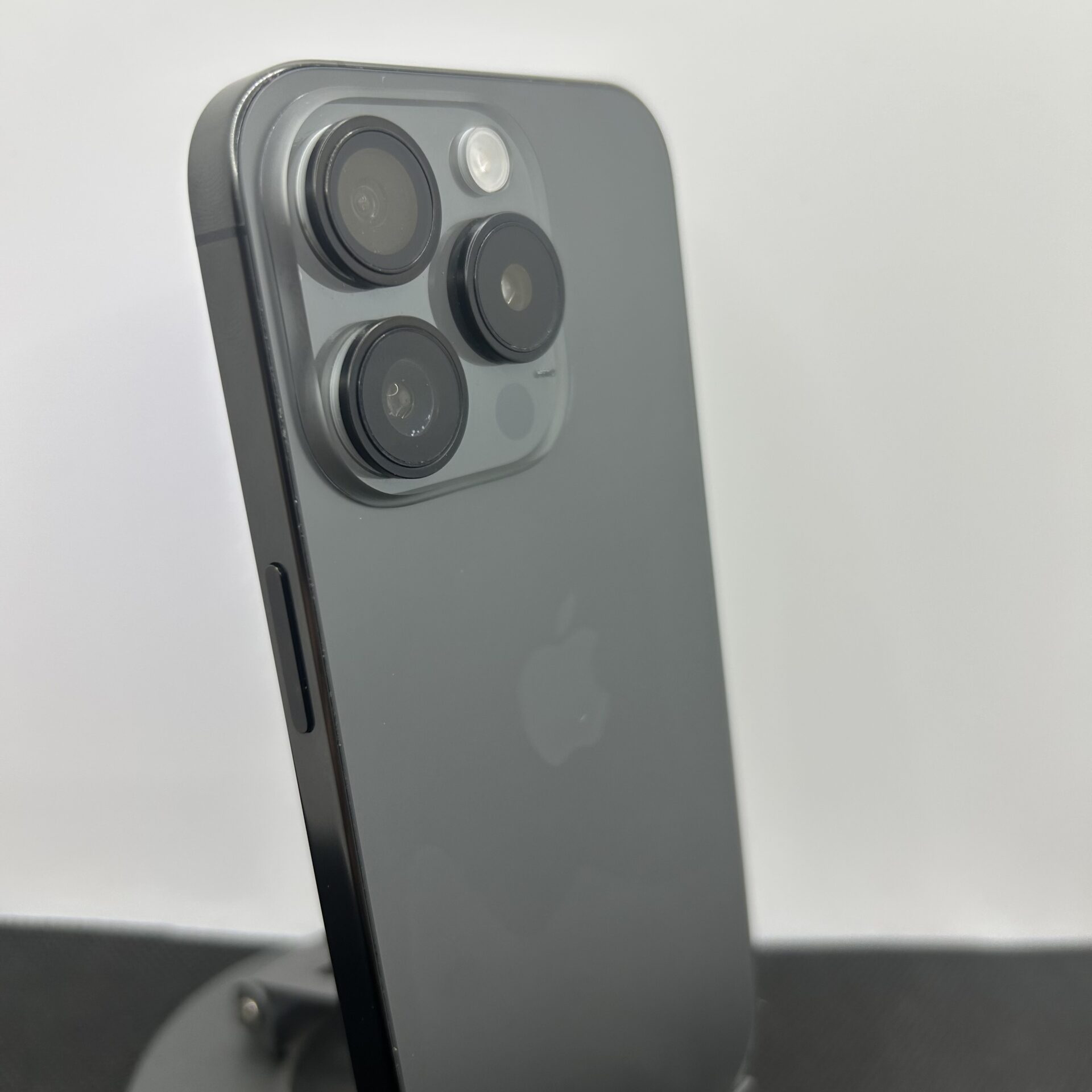Apple iPhone 15 Pro 128GB Black Titanium – No NFC (Tap To Pay) (Condition: Good) - Image 8