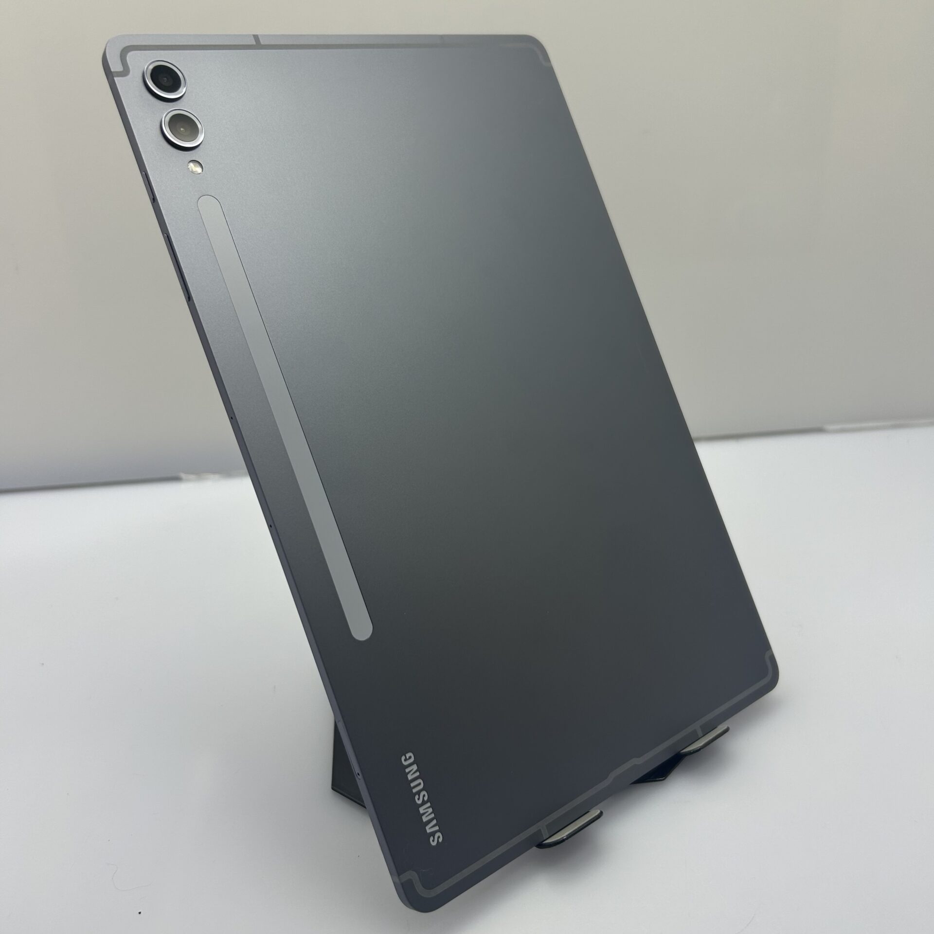 Samsung Galaxy Tab S10+ 5G 256GB (WiFi/Cellular) Moonstone Gray + Sealed Samsung Book Cover Keyboard-AI Key + Sealed Samsung 45W Power Adapter (Condition: Excellent) - Image 9