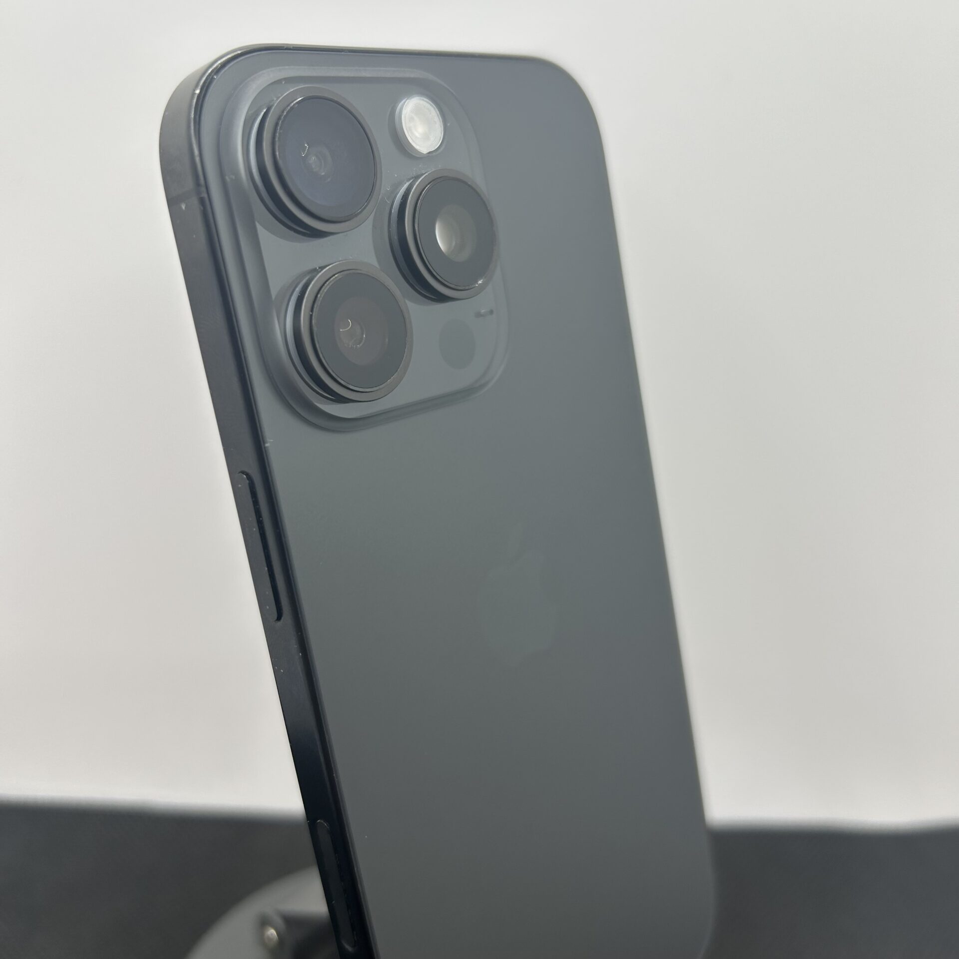 Apple iPhone 16 Pro 256GB Black Titanium (Condition: Good) - Image 8