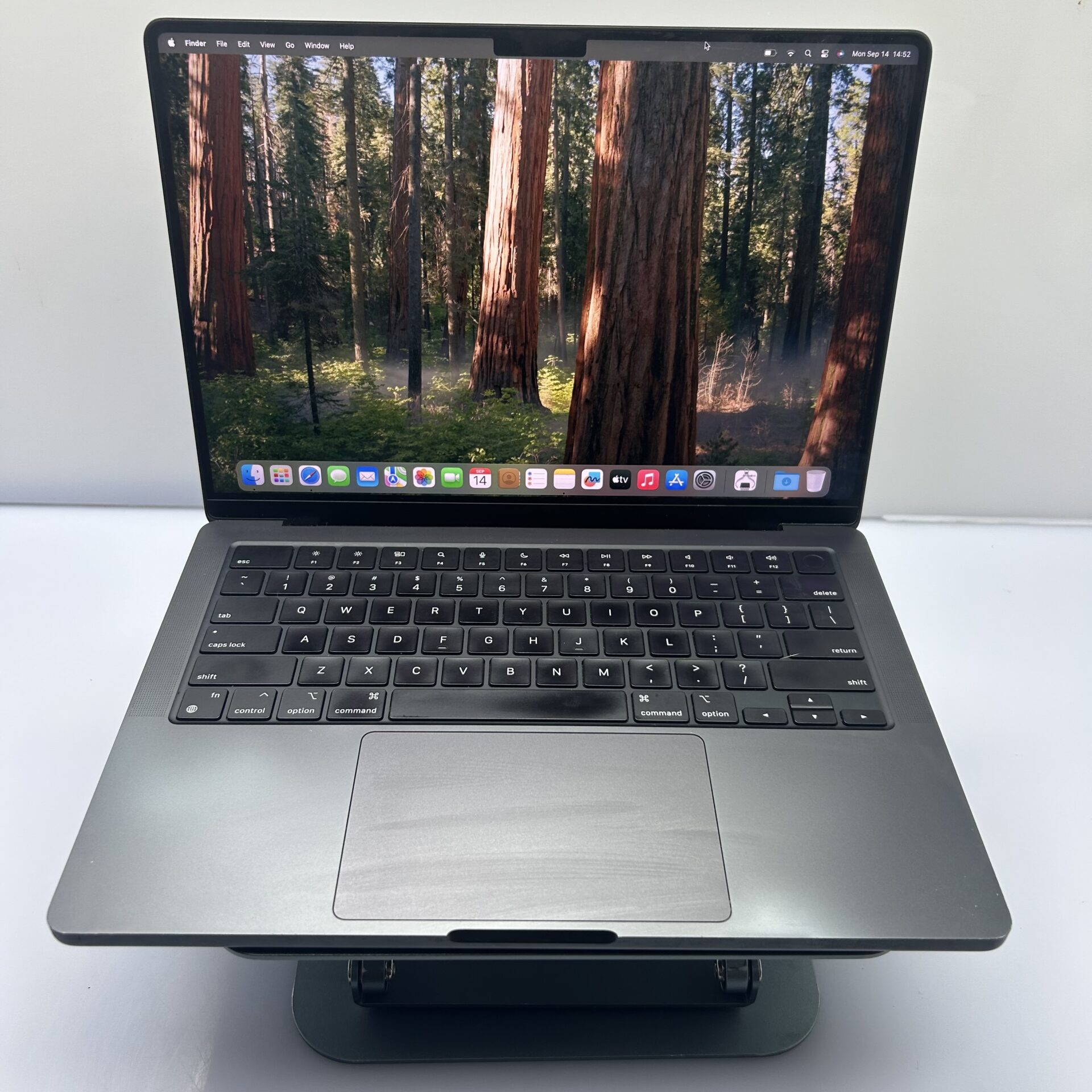 Apple MacBook Pro 14-inch "M3 Pro" 11 CPU/ 14 GPU 18GB RAM 512GB SSD Space Black (Condition: Good) - Image 2