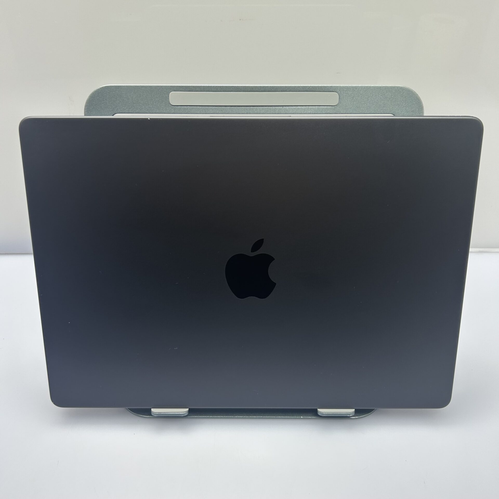 Apple MacBook Pro 14-inch "M3 Pro" 11 CPU/ 14 GPU 18GB RAM 512GB SSD Space Black (Condition: Good) - Image 5